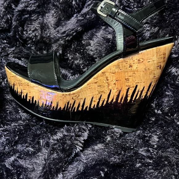 Stuart Weitzman cork and black wedges excellent condition - Picture 6 of 6